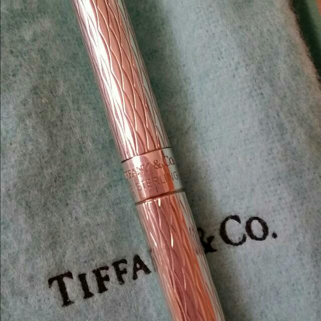 Authentic Tiffany Sterling Silver Slim Purse Ballpoint Pen (Category: Bags & Wallets) located in Singapore. Submitted by joyfleur (Listing ID 15212661, Image 2). Description: ●● Pls read my bio first ●● Authentic Tiffany Sterling Silver Slim Purse Ballpoint Pen NETT price Still in mint condition Retails for $265 Comes with Tiffany box, dustbag, care card, receipt, ribbon and carrier.
