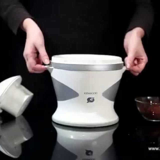 Kenwood IM280 Ice Cream Maker (Category: Ice-cream Makers) located in Singapore. Submitted by chaddydaddy (Listing ID 100213321, Image 3). Description: .