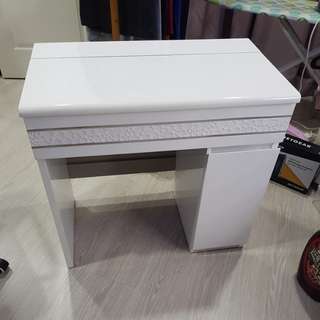dressing table