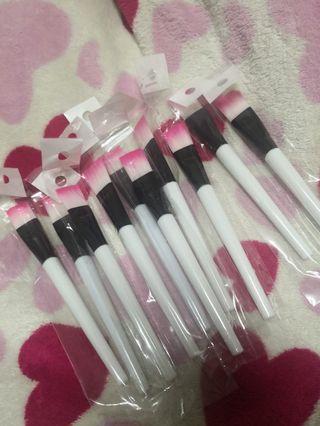 Mask brush