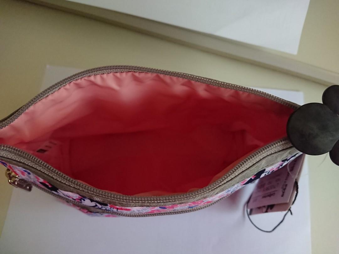 LeSportsac Cosmetic Clutch in Disney Minnie Spring Fling (Category: Purses & Pouches) located in Singapore. Submitted by ekl1784 (Listing ID 259524884, Image 3). Description: LeSportsac, brand new and authentic Disney Minnie Mouse 2016 Cosmetic Clutch 7105 Spring Fling P929 Approx 5.75 X 8.5 X 2.5 inches Zipped main closure Front pocket with zipped closure.