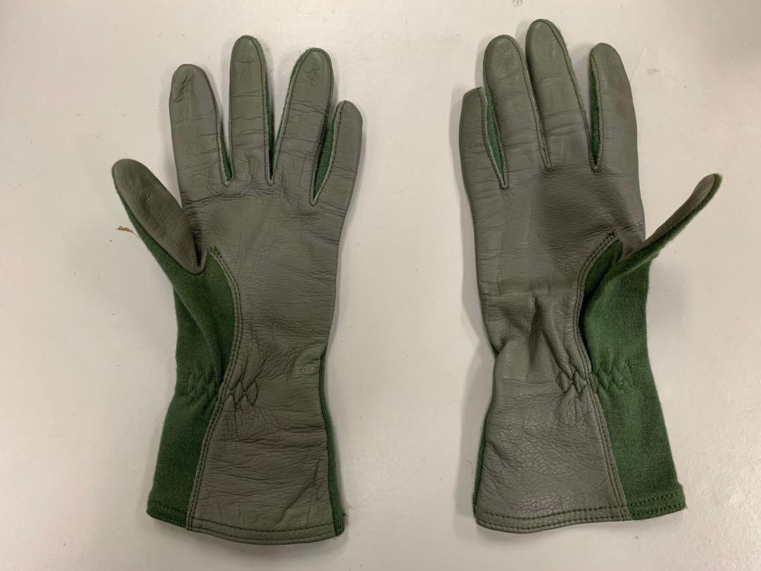 BLACKHAWK Aviator Flight Ops gloves (Category: Belt bags, Clutches and Pouches) located in Singapore. Submitted by Airi10 (Listing ID 1065149958, Image 2). Description: Blackhawk Aviator Flight Ops gloves with Nomex Condition: Used (9/10) Size: S RTS: Too small for me No tag attached,no plastic cover,no wrapper What you see in the pics is what you get Super high quality gloves,comfortable and highly durable. No regrets buying. PROTECTION UP TO 80