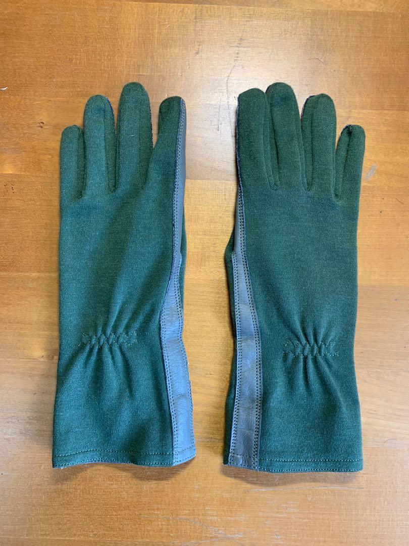 Nomex flight gloves (Category: Water Sports) located in Singapore. Submitted by 51sierra (Listing ID 1084523548, Image 2). Description: Nomex flight gloves/combat vehicle crewman gloves. Brand new and unused but no packaging. Nomex is an inherently flame-proof material and it will not melt or drip when exposed to flames. .