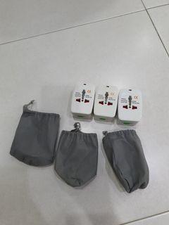 3x Travel universal adaptors with pouch
