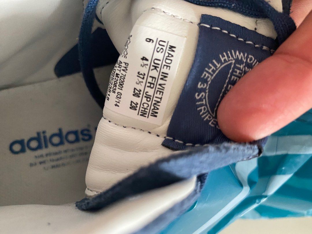 Adidas sneakers (Category: Sneakers) located in Singapore. Submitted by simbro (Listing ID 1196441874, Image 5). Description: Seldom wear With abit of heel as shown .