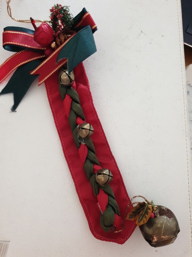 Vintage Christmas Deco Piece (Category: Occasions & Party Supplies) located in Singapore. Submitted by buriedtreasure (Listing ID 1199712129, Image 1). Description: Vintage style Christmas ornament Qty available - only 2 pieces Each is $3 Selling 'As shown'.