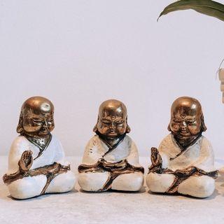 🅢🅖 🅢🅣🅞🅒🅚 Monje Brass Buddha Monk (White & Gold)