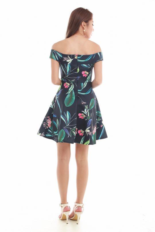 The Editors Market TEM Cross Front Off Shoulder Skater Dress (Category: Dresses) located in Singapore. Submitted by blessedcow (Listing ID 1170283057, Image 5). Description: Almost brand new, not worn by me but washed, unfortunately too big for me 😭 Very pretty dress, hope it can find a more suitable owner soon!.