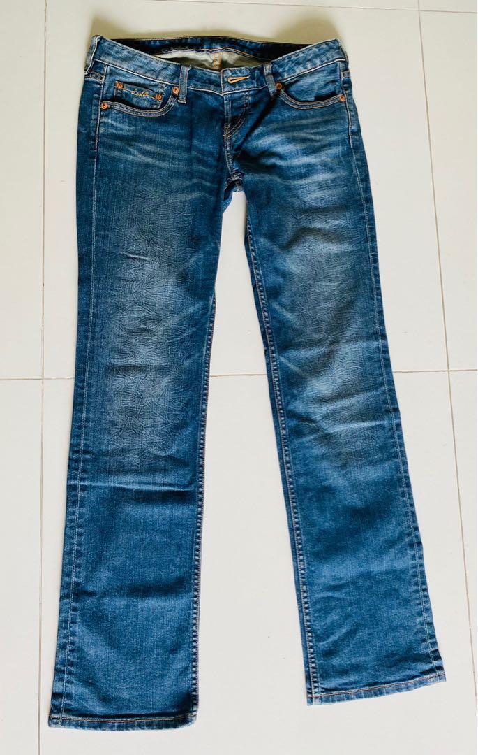 Levi preloved limited edition ladies Jean (Category: Jeans & Leggings) located in Singapore. Submitted by kristywyf (Listing ID 1176898057, Image 5). Description: Preloved limited edition Levi ladies Jean! .