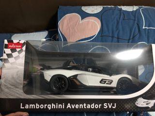 Lamborghini Aventador SVJ (batteries included)