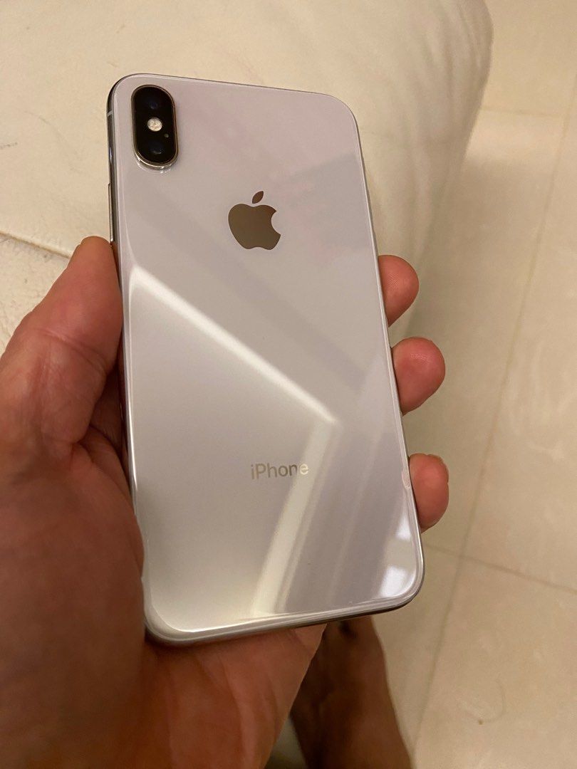 Like new iPhone X 256gb for sale (Category: iPhone X Series) located in Singapore. Submitted by tanklsg (Listing ID 1212525398, Image 5). Description: Like new iphone X 256gb. No scratches or dents. Always in cover and screen protector （they will be removed) Battery health 96% Comes with the original box, ear phones, 3pin usb charger. Do take note it is a 256gb and not 128gb. Price is very competitive so resist the temptation to lowball..