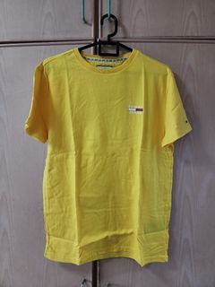 Tommy Jeans Logo T-Shirt in Yellow