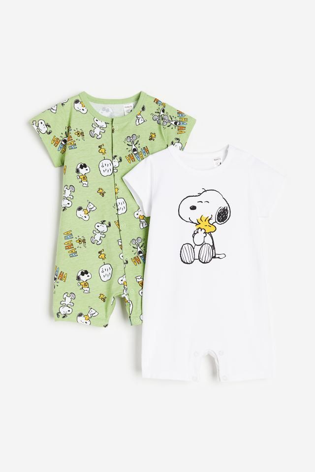 BN 2 Pack Snoopy/Peanuts Romper 6-9m (Category: Babies & Kids Fashion) located in Singapore. Submitted by sugared (Listing ID 1268369243, Image 1). Description: Selling 2 Pack Snoopy/Peanuts Romper 6-9m Condition: Brand new with hangers Size: 6-9mths RTP: $27.95 Price excludes courier postage; free courier postage if you take more than 5 listings *if there are any Free item listed that you are interested in, let me know and I can packed them toge