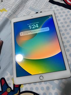 iPad 5th Gen Wifi + Cellular Gold 128GB