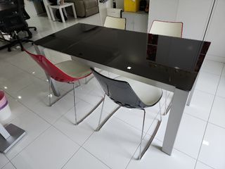 Italian Calligaris extendable dining table 110/155