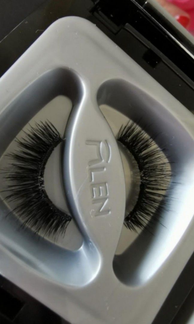 Milen lashes (Category: Vision Care) located in Singapore. Submitted by breadlover (Listing ID 1213120316, Image 1). Description: selling cheaply. postage 2.50.