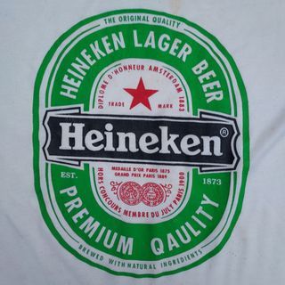 VINTAGE FITTED HEINEKEN LAGER BEER T-SHIRT; VISIBLE BROWN STAINS ON WHITE PORTION SHOWN IN LAST THREE PHOTOS; SHOULDER-TO-SHOULDER: 49CM; PIT-TO-PIT: 47.5CM; SLEEVE LENGTH: 20.5CM; BASE OF COLLAR TO BASE OF SHIRT: 74.5CM; SELF-COLLECTION FROM 119429.