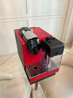 Delonghi Lattissima Plus Nespresso machine