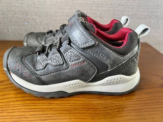 Kid’s Geox Black  Sneakers Sz 29 