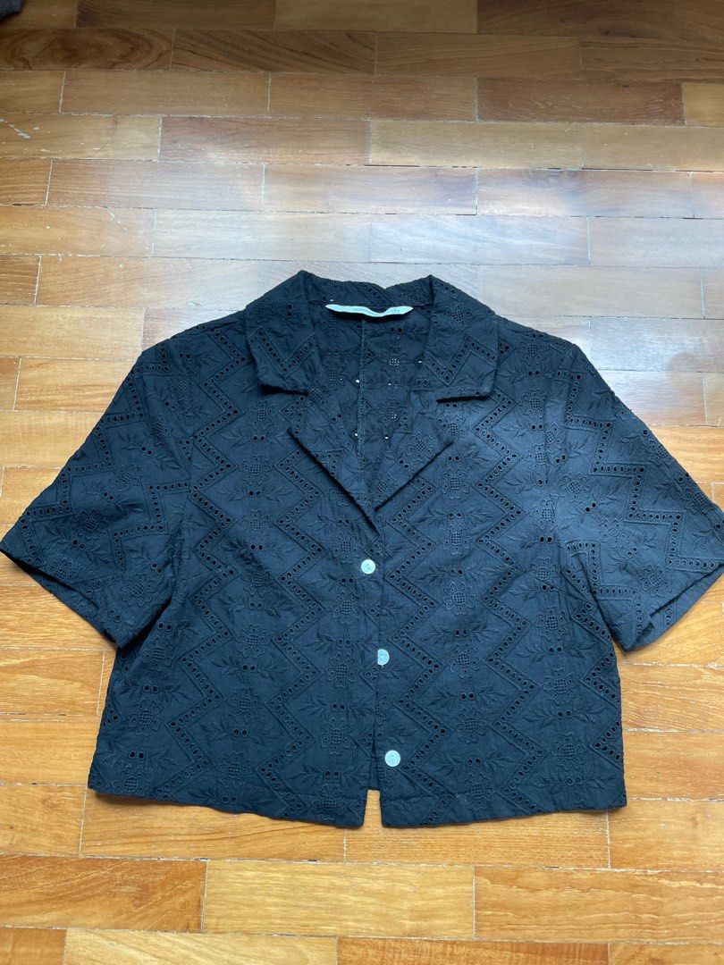 TEM Docie Linen Broderie Shirt (Category: Blouses) located in Singapore. Submitted by strawberryf4rt (Listing ID 1234686897, Image 2). Description: Selling as it’s not my style anymore. Dm me for any inquiries. Mailing only! .
