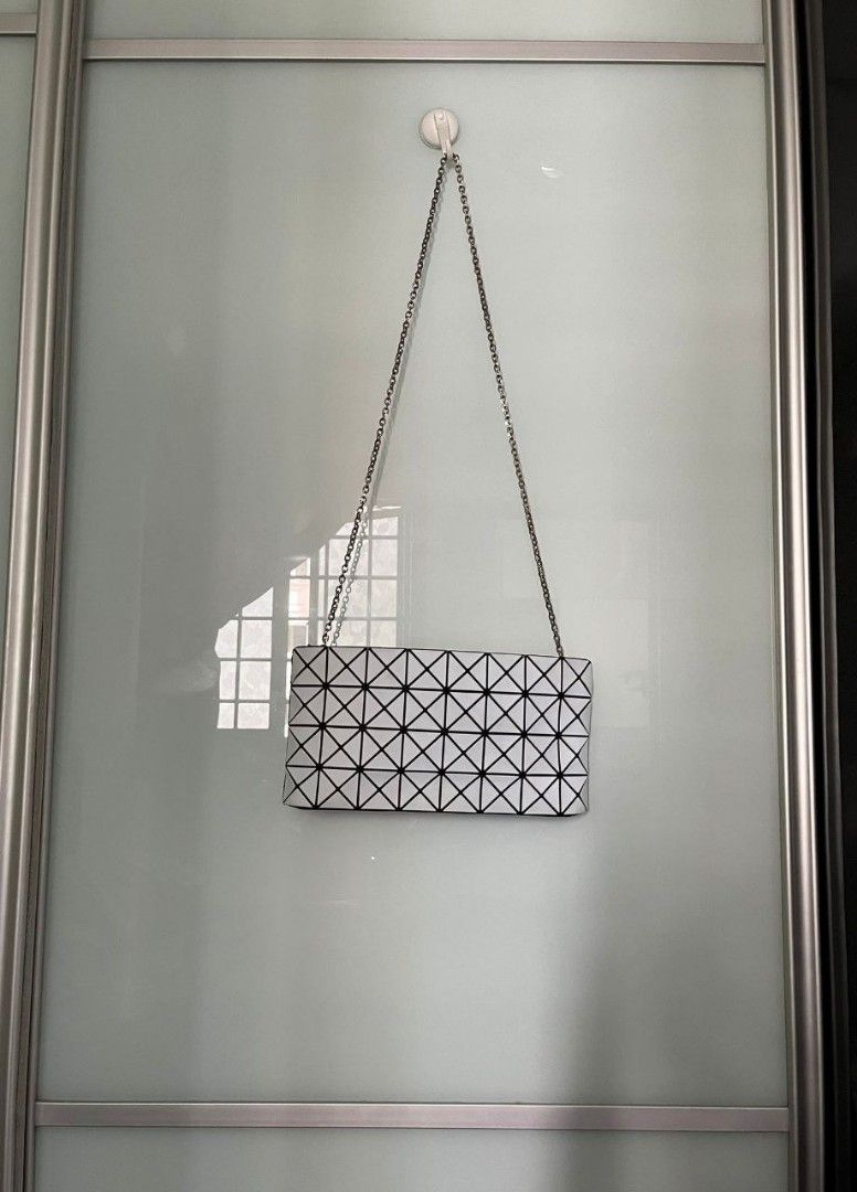 Issey Miyake Bao Bao (Category: Cross-body Bags) located in Singapore. Submitted by obious (Listing ID 1235305290, Image 1). Description: .