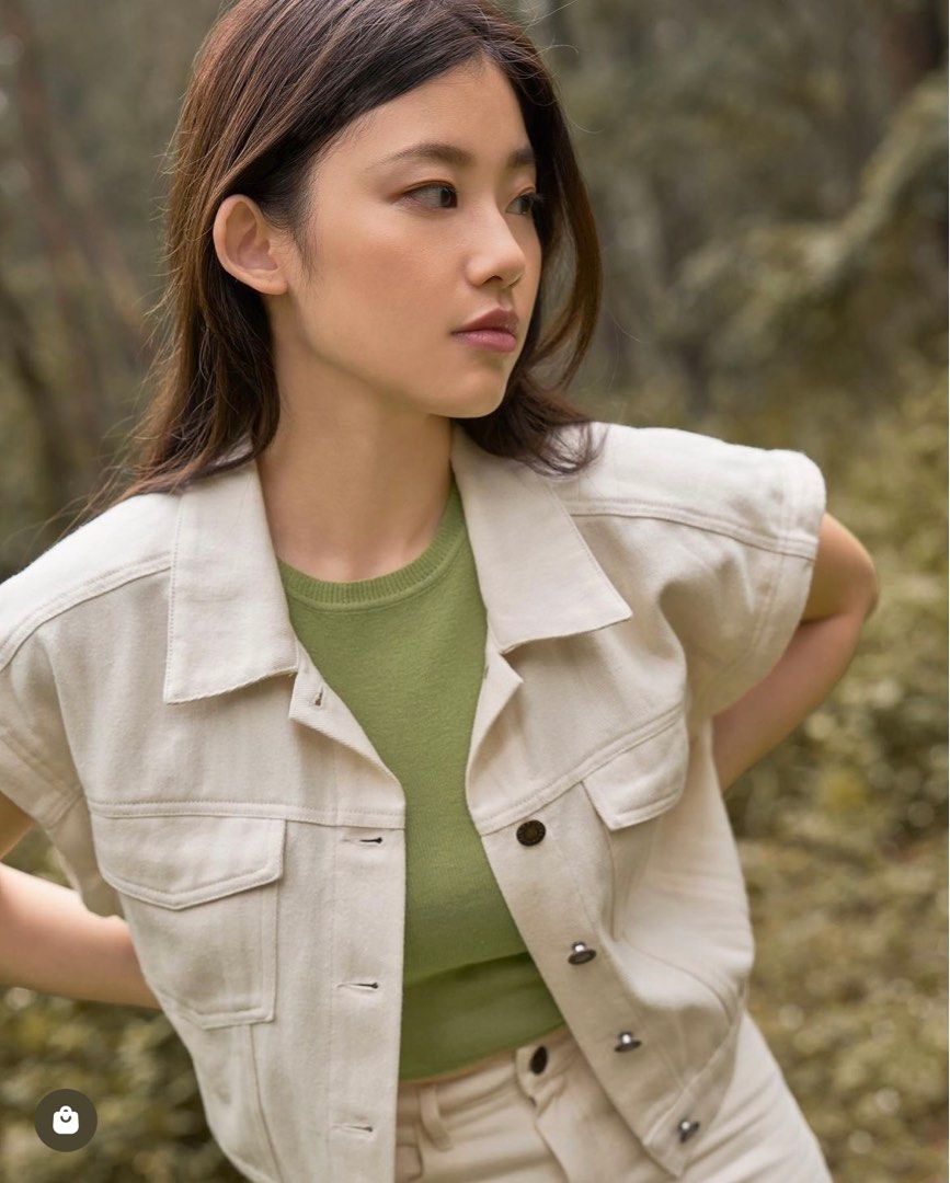 BN TCL Easton Two Way Denim - Cream (Category: Coats, Jackets and Outerwear) located in Singapore. Submitted by sugared (Listing ID 1235819304, Image 3). Description: Selling BN TCL Easton Two Way Denim - Cream Condition: Brand new but washed Size: M RTP: $59.90 Price excludes courier postage; free courier postage if you take more than 5 listings *if there are any Free item listed that you are interested in, let me know and I can packed them toge
