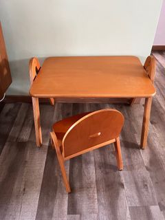 Scandi Mid-century style kid’s table & chair
