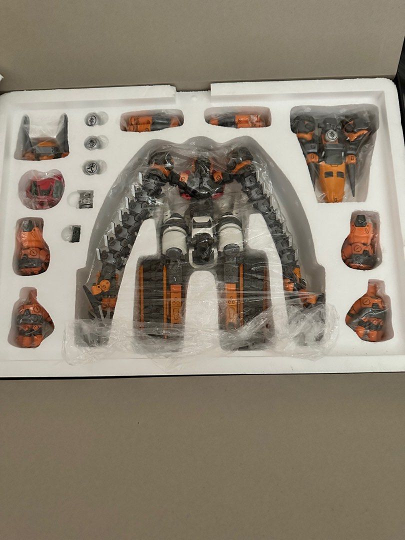 Fewture getter robot 3 plus get machine bear (Category: Toy Figures) located in Singapore. Submitted by stansays (Listing ID 1252022027, Image 2). Description: Selling as.it is. Ask only if keen. Price is fix. #fewture #underverse #threea #threezero #chogokin #bandai .