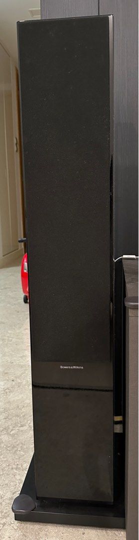 Bowers & Wilkins B&W 704 S2 speakers