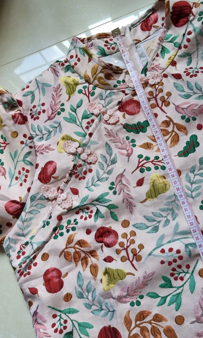 Plus size Floral Cheongsam (Category: Dresses) located in Singapore. Submitted by queen233 (Listing ID 1277177039, Image 7). Description: I buy online, that is too big for me..