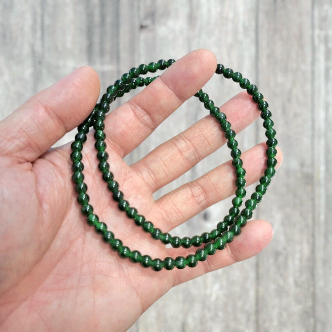 Imperial Green Jadeite Jade Necklace 6mm (Category: Necklaces) located in Singapore. Submitted by allthingsnicee (Listing ID 1331023308, Image 2). Description: Certificate will be provided..
