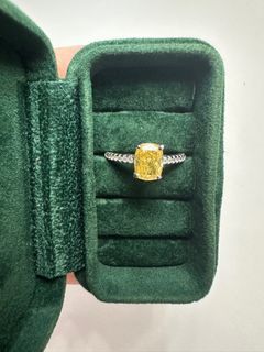 Cubic zirconia yellow gemstone 1.5 ct silver ring - size 7