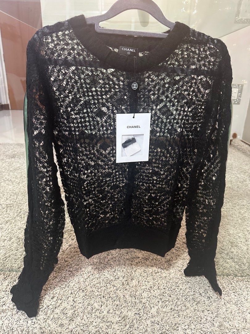 Chanel lances blouse (Category: Blouses) located in Singapore. Submitted by gocarolgo.shop (Listing ID 1303965897, Image 1). Description: Brand new with tag Obviously question will be ignored Ptp 45cm No meet up only by mail Price are fix .