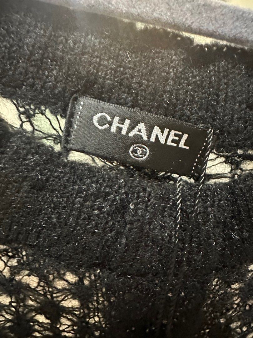 Chanel lances blouse (Category: Blouses) located in Singapore. Submitted by gocarolgo.shop (Listing ID 1303965897, Image 2). Description: Brand new with tag Obviously question will be ignored Ptp 45cm No meet up only by mail Price are fix .
