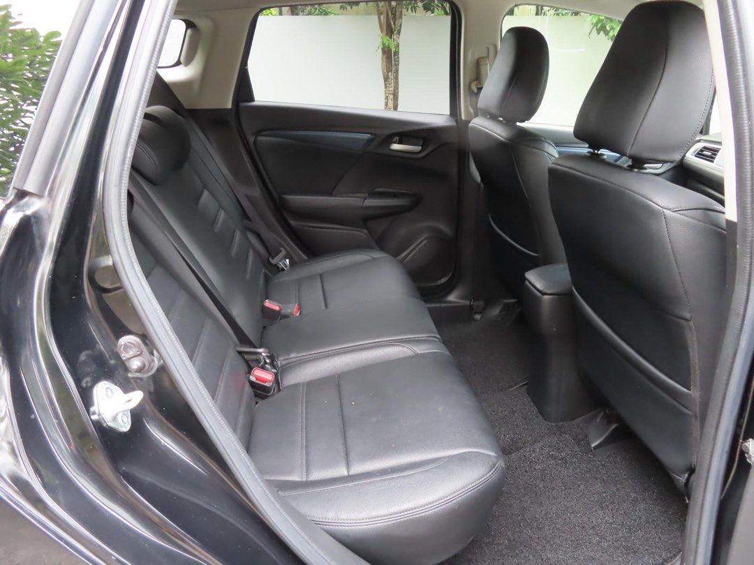 Honda shuttle 1.5A G / Grab / Gojek/ Ryde /TADA / PHV READY (Category: Car Rental) located in Singapore. Submitted by 98leasingventures (Listing ID 1338682026, Image 5). Description: FUEL EFFICIENT!! WELL MAINTAINED - 14-17km/L PHV GRAB / GOJEK / TADA / RYDE Available for personal usage / PHV (Gojek/ Grab / Ryde) NO EXTRA COST FOR PHV/DELIVERY NETT PRICE Min 22 years old 2 Years driving Exp Fuel efficient cost effective and economical and in grea