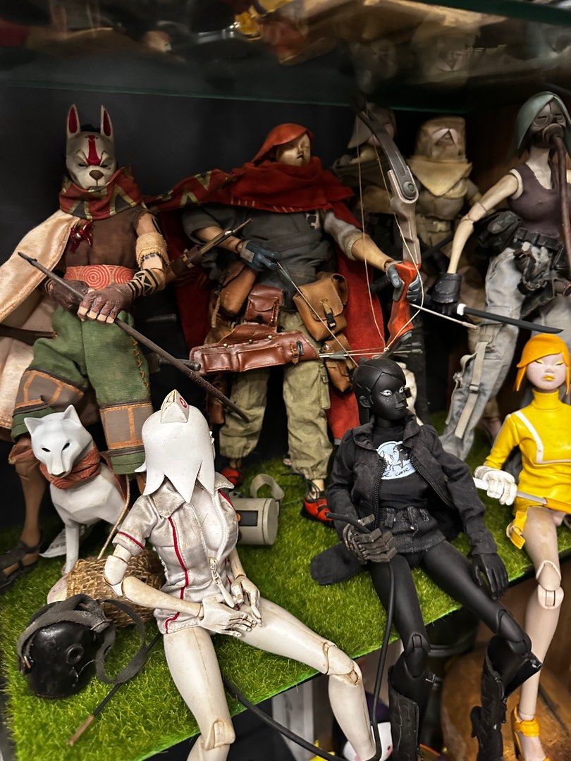 ThreeA de plumes and others (Category: Toy Figures) located in Singapore. Submitted by stansays (Listing ID 1267938363, Image 7). Description: Selling as it is. De plumes and other AK figures #threea #threezero #underverse .