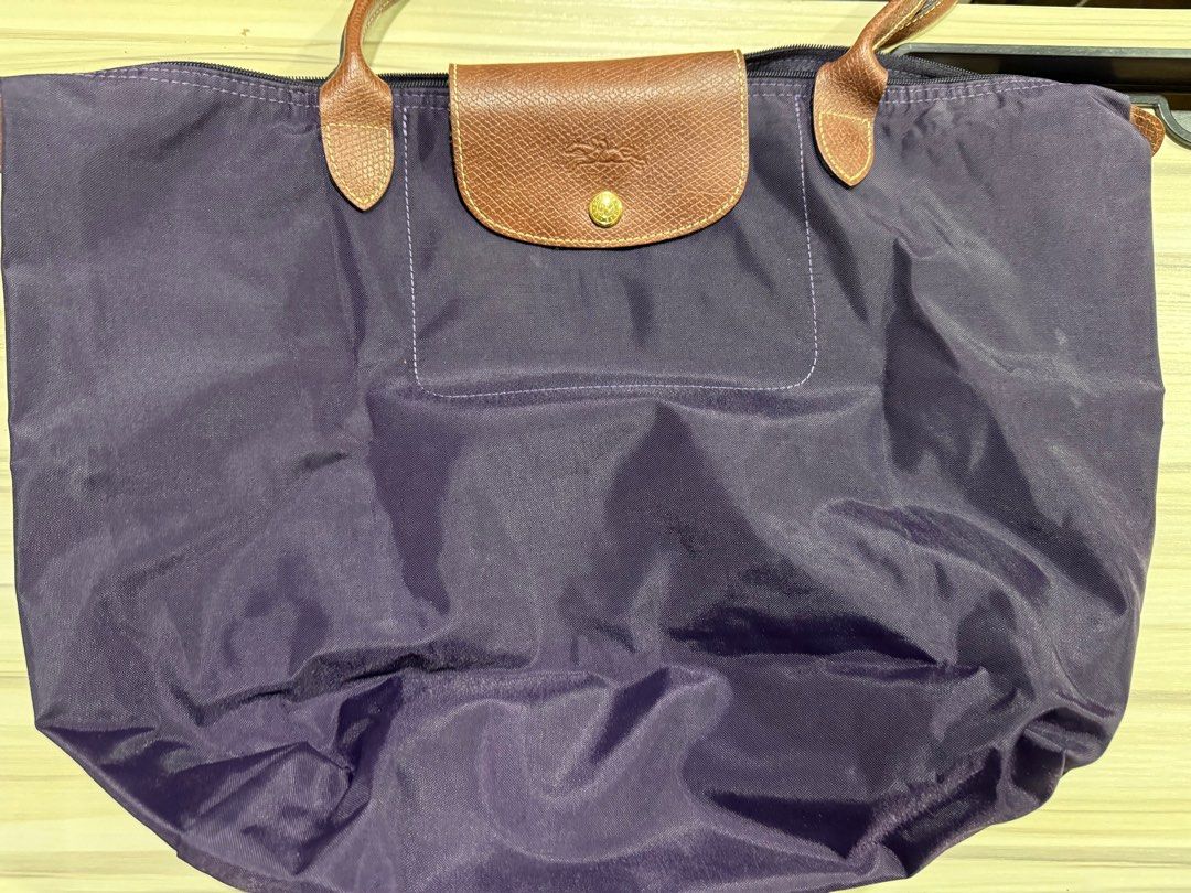 Authentic Longchamp Le Pliage Tote Bag (Category: Bags & Wallets) located in Singapore. Submitted by himawari_lai123 (Listing ID 1342673077, Image 3). Description: Fast deal $80 100% ORIGINAL AND AUTHENTIC Bought from Paris. Amethyst 1623 Only used once Spacious for laptop etc Lightweight Nylon texture-waterproof Handles and lid are cow leather Est. L47cm x B30cm x width 20cm Rtp is $220+ Fast deal $100.