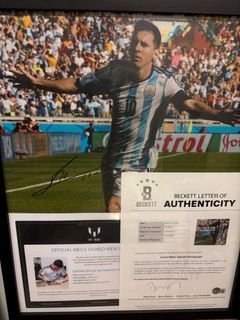 Lionel Messi signed Beckett certified autograph framed photo