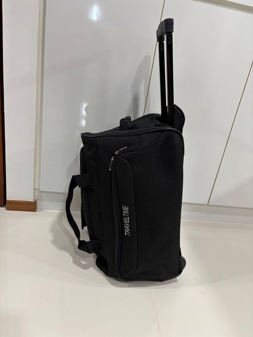 Travel bag (Category: Everything Else) located in Singapore. Submitted by kelly63chong (Listing ID 1344301120, Image 6). Description: Travel bag from travel time .