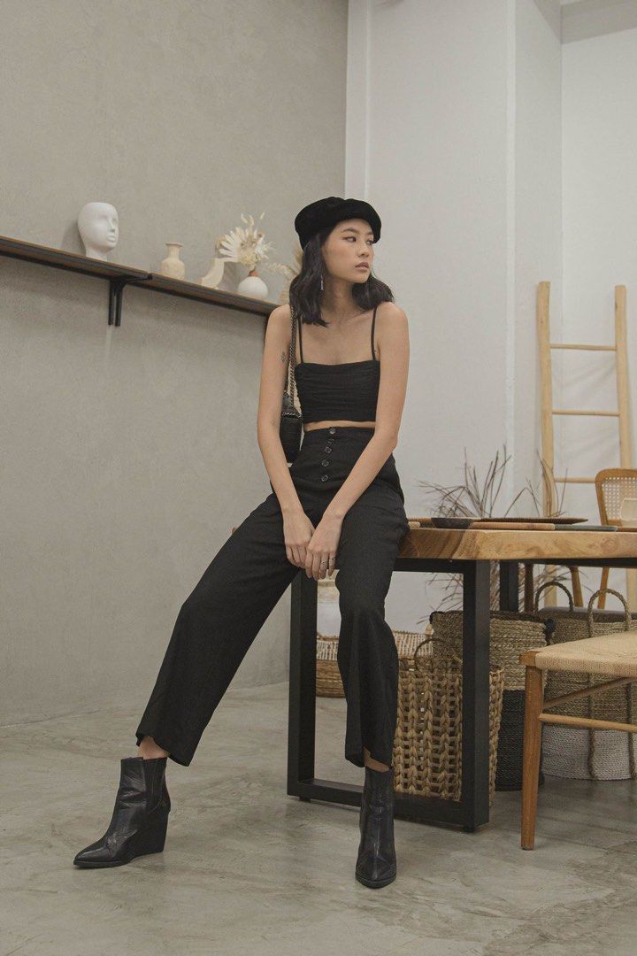 YHF Young Hungry Free Darling Ruched Top in Black XS (Category: Other Tops) located in Singapore. Submitted by shervonee (Listing ID 1339661892, Image 2). Description: RTP $33.80.