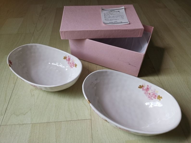 Authentic Japanese Porcelain Bowls with Decorative Pink Sakura Design (Category: Vases & Decorative Bowls) located in Singapore. Submitted by ronnielee1 (Listing ID 1340685001, Image 1). Description: original made in Japan, authentic porcelain bowls (2 pcs in a set) with decorative sakura design. not used at all, comes in original box, selling the set for $10. Cash or Paynow 97430067. Self collect at Kallang MRT or Blk 3A Kallang Heights 381003..
