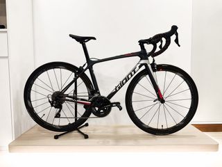 [SOLD] FULL CARBON GIANT TCR ADVANCED 2 FULCRUM RC3 CARBON WHEELSET R7000 ROAD BIKE