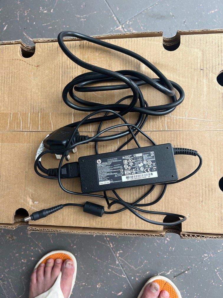 Hp original 65W 19.5v 3.3A notebook charger adapter (Category: Chargers) located in Singapore. Submitted by icb.gadgets (Listing ID 1301733179, Image 1). Description: Hp notebook power adapter 65W 19.5v 3.33A . 4.5 1.7mm plug. 3pin uk Singapore power cord. HP part number 764465-001.