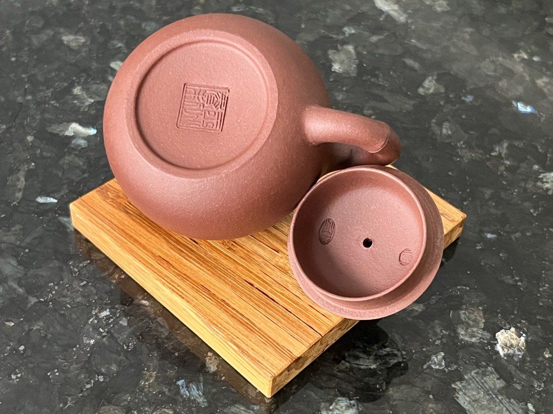 四六杯紫砂壶 Purple Clay Teapots (Category: Vintage Collectibles) located in Singapore. Submitted by elmaverich (Listing ID 1308536871, Image 7). Description: Many more teapots and other teaware listed for sale, please feel free to have a look! 内有更多茶壶茶器，尽请参观！ First teapot SGD 90 Second teapot SGD 80 Third teapot SGD 100 Fourth teapot SGD 80 第一把为六杯朱泥 第二把为六杯紫泥倒把西施 第三把为六杯紫泥 第四把为四杯紫泥水平 价钱如上～.