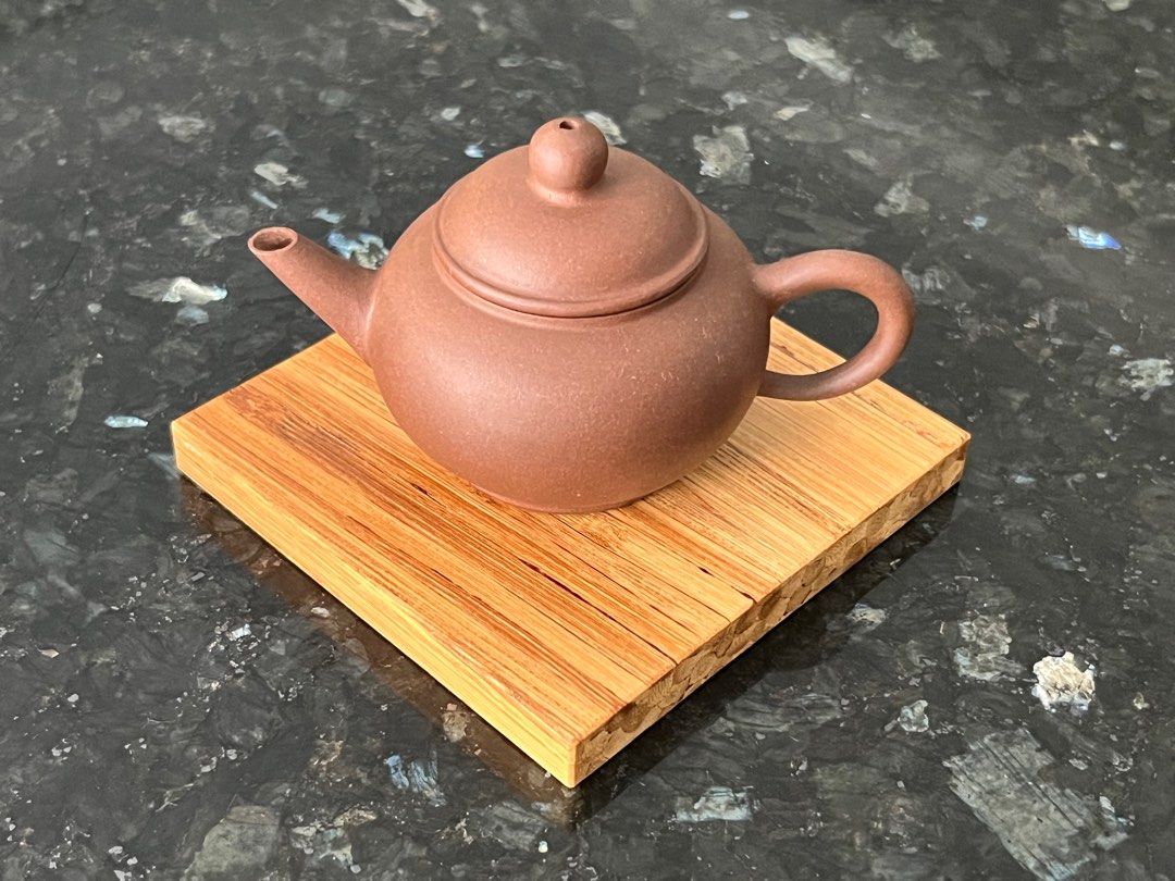 四六杯紫砂壶 Purple Clay Teapots (Category: Vintage Collectibles) located in Singapore. Submitted by elmaverich (Listing ID 1308536871, Image 8). Description: Many more teapots and other teaware listed for sale, please feel free to have a look! 内有更多茶壶茶器，尽请参观！ First teapot SGD 90 Second teapot SGD 80 Third teapot SGD 100 Fourth teapot SGD 80 第一把为六杯朱泥 第二把为六杯紫泥倒把西施 第三把为六杯紫泥 第四把为四杯紫泥水平 价钱如上～.