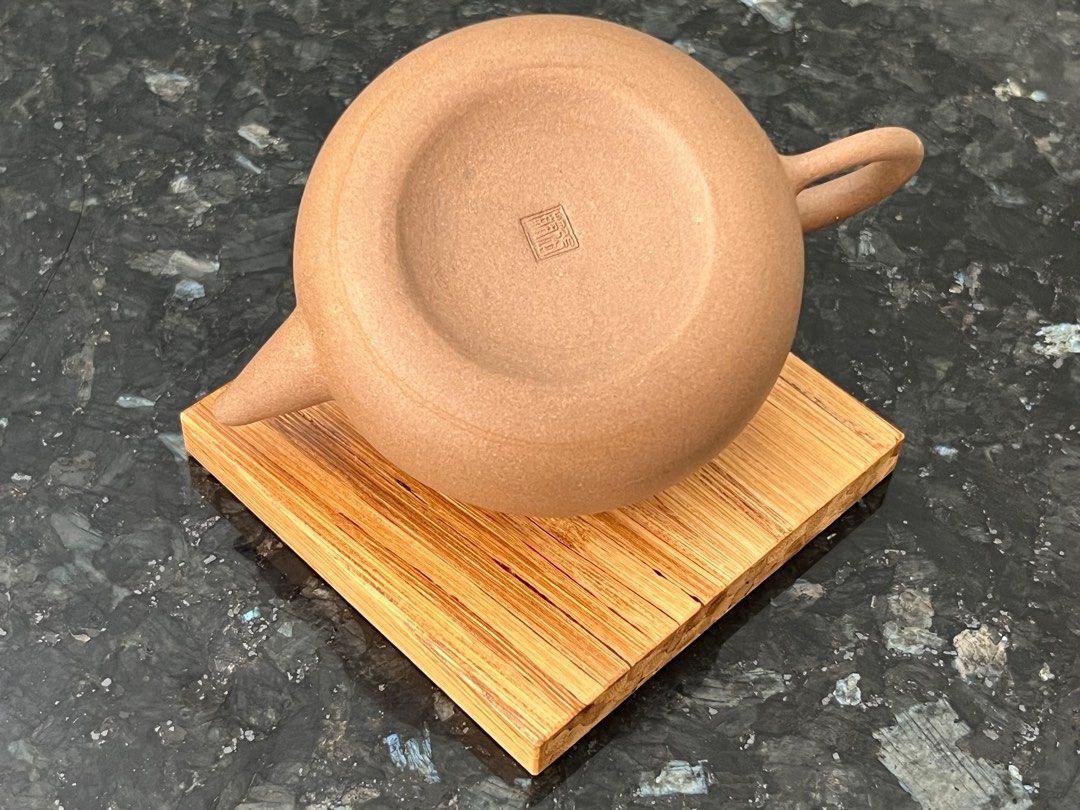 紫砂壶 Purple Clay Teapots (Category: Vintage Collectibles) located in Singapore. Submitted by elmaverich (Listing ID 1308519987, Image 3). Description: Many more teapots and other teaware listed for sale, please feel free to have a look! 内有更多茶壶茶器，尽请参观！ The first teapot is a bit chipped near the handle: see photos. First teapot SGD 100 Second teapot SGD 140 Third teapot SGD 120 Fourth teapot SGD 120 第一把为十杯段泥 第二把为十杯紫泥 第三把为十杯紫泥水平 第四把为八杯紫泥 价钱如上～.