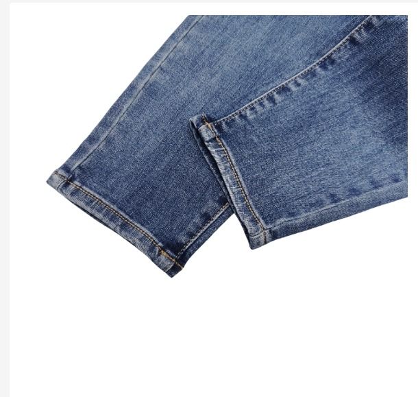 Giordano Women 180º High Waist Skinny Tapered Jeans AG1271 (Category: Jeans & Leggings) located in Singapore. Submitted by adorablegifts (Listing ID 1309820990, Image 3). Description: Product Description -Stretchable Pants - Eco-friendly yarn material, environment friendly - Ultra-stretch fabric for untethered movement - Half-circle elastic waistband for a comfortable fit Material: 60% Cotton 33% Polyester 5% Viscose 2% Elastane.