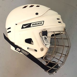 Original NIKE Bauer NBH1500L Ice Hockey Off-White Helmet with Mask Cage, Protective Gear, HECC Certified Hockey Player Helmet, USA, Sports Equipment, Souvenir, Memento, Decorative Showpiece, Curio, Props, Wall Display, Café, Studio, F&B Exhibit