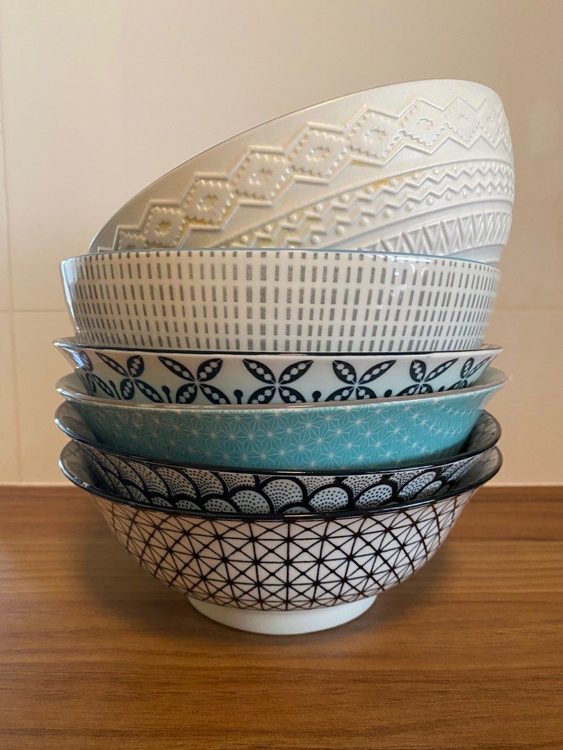 Patterned Ceramic Bowls (Category: Dinnerware & Cutlery) located in Singapore. Submitted by thematicah (Listing ID 1319569475, Image 1). Description: ✨MOVING OUT SALE✨ Price is for 1 bowl. Get all for a bundle of $30! Large bowl 20.5cm diameter Small bowl 12cm diameter.