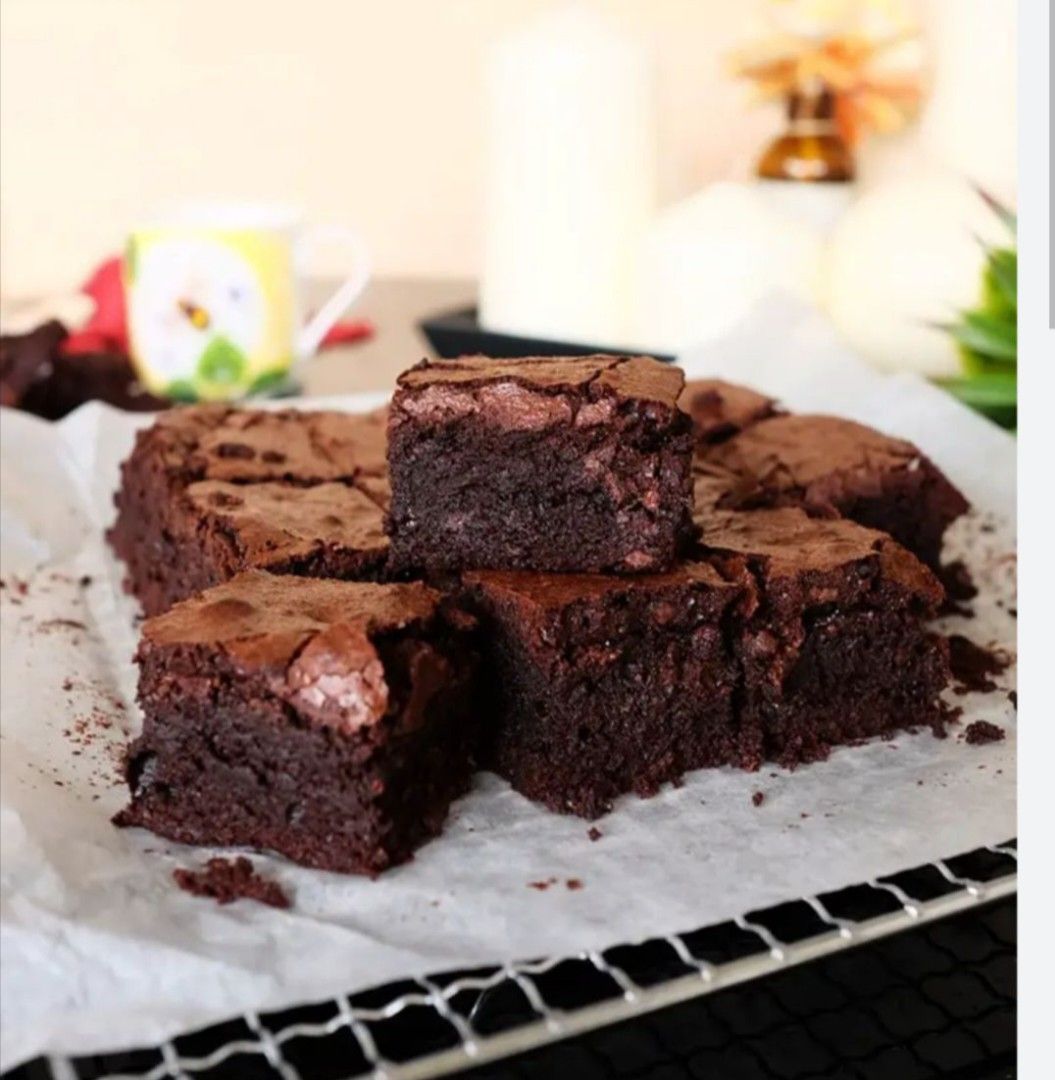 Royalty choc brownie (Category: Homemade Bakes) located in Singapore. Submitted by blackcat_blackcoffee (Listing ID 1320462794, Image 2). Description: Cube size chocolate brownie with additional Nutella sauce for dippings or to add more chocolatey taste. 2 packing style option, brown tub or clear containers✅ Baked fresh daily ✅ Soft,moist and melts in your mouth✅ Not easy to crumble kind✅ Great as gifts for your loved ones✅ Taste? Try it and you 